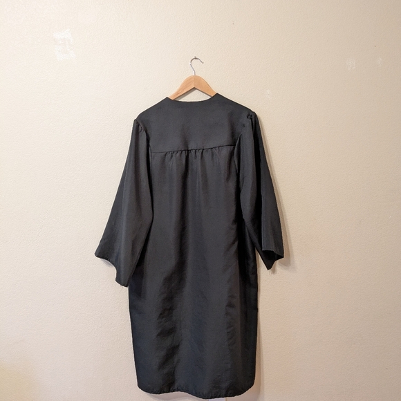 Joaten Graduation Robe - Picture 3 of 5